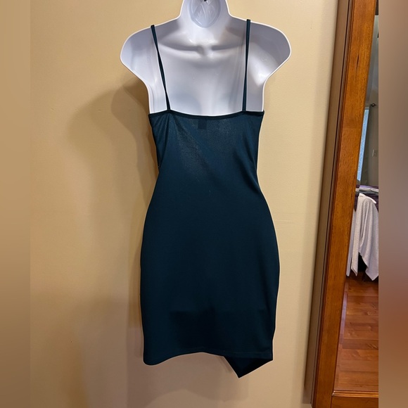 Asymmetrical v-neck bodycon green dress Size S - Picture 4 of 4